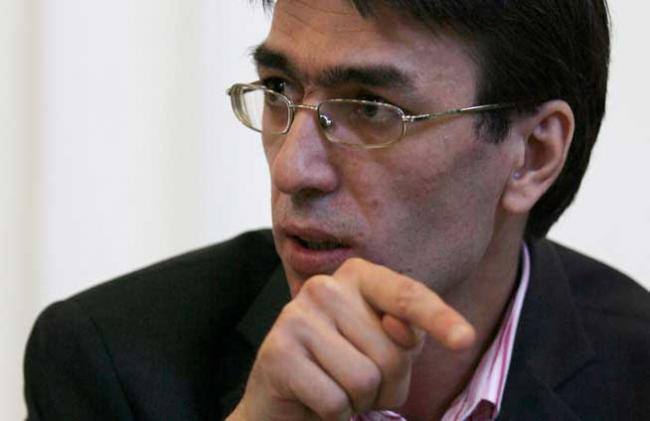 Toni Neacșu despre paradoxul alegerilor anticipate și influența legilor asupra Constituției