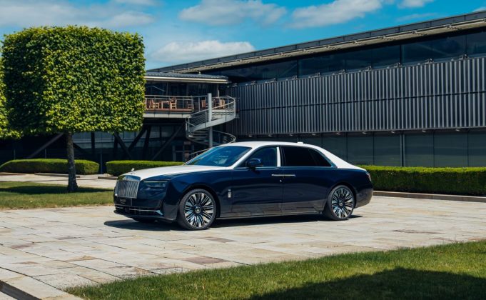 Omagiu adus eleganței masculine: Rolls-Royce Ghost Savile Row