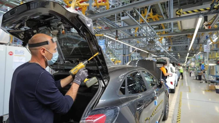 Comisia Europeană anunță ajutor pentru angajații din industria auto afectată