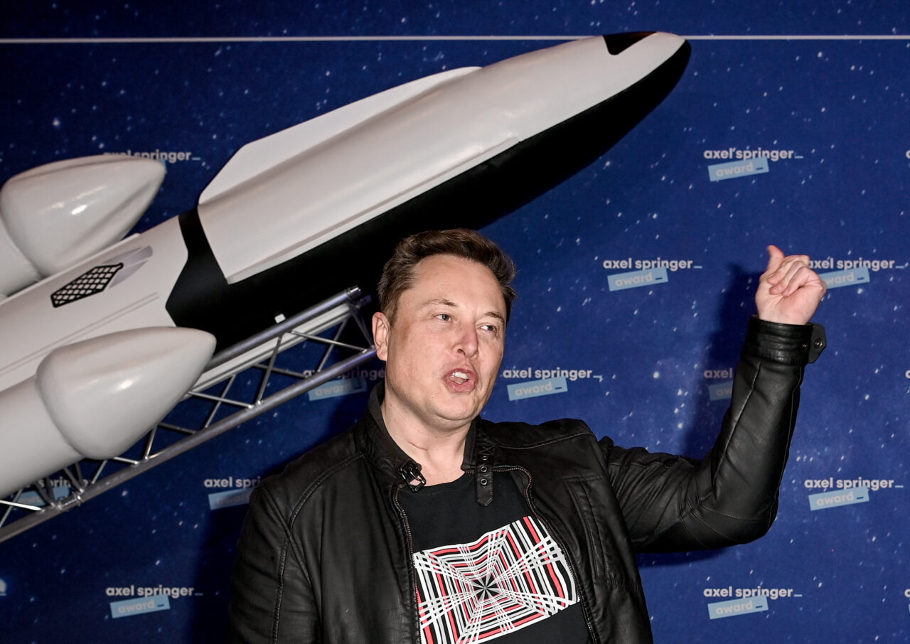 Elon Musk sprijină pe Marine Le Pen pentru alegerile din 2027 în Franța