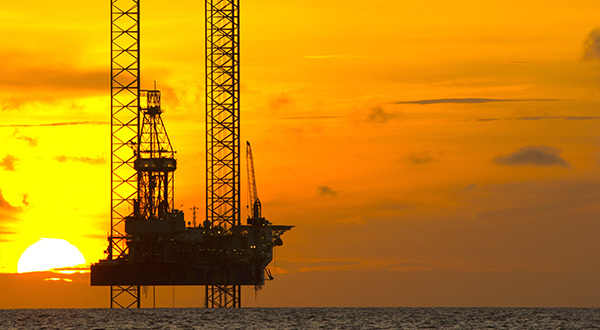 Consorțiu arabi și o firmă americană vor să preia activele Lukoil în România