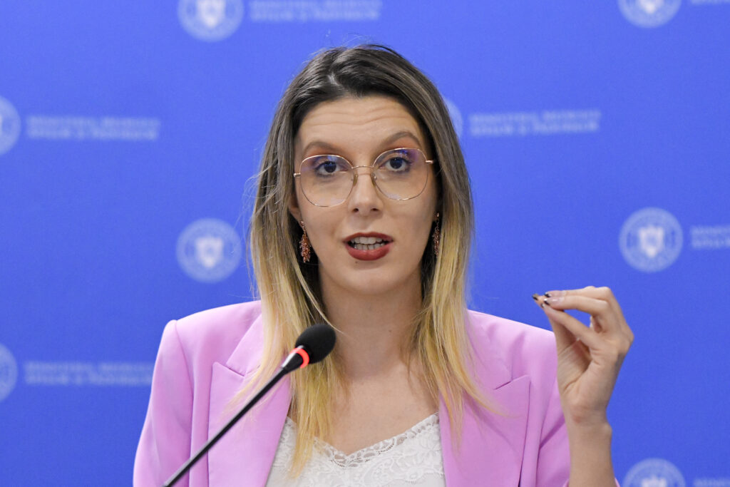 diana-buzoianu,-dupa-controalele-pe-litoral:-doar-23-de-terase-incalca-legislatia-plajelor.-suntem-pe-un-traseu-corect