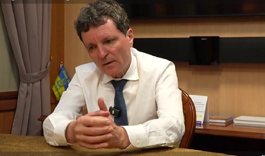 Nicușor Dan amână numirile șefilor civili ai SRI și SIE, menționând încrederea în servicii