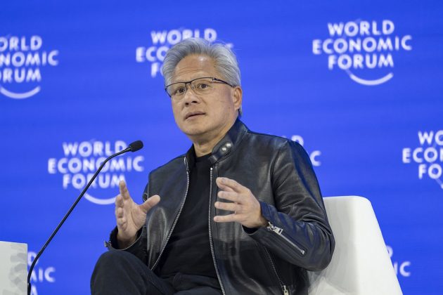Gecile de piele purtate de Jensen Huang, vândute la licitație pe sumă mare
