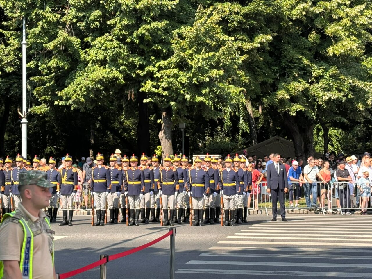 ziua-aviatiei-romane,-celebrata-cu-fast-in-piata-aviatorilor