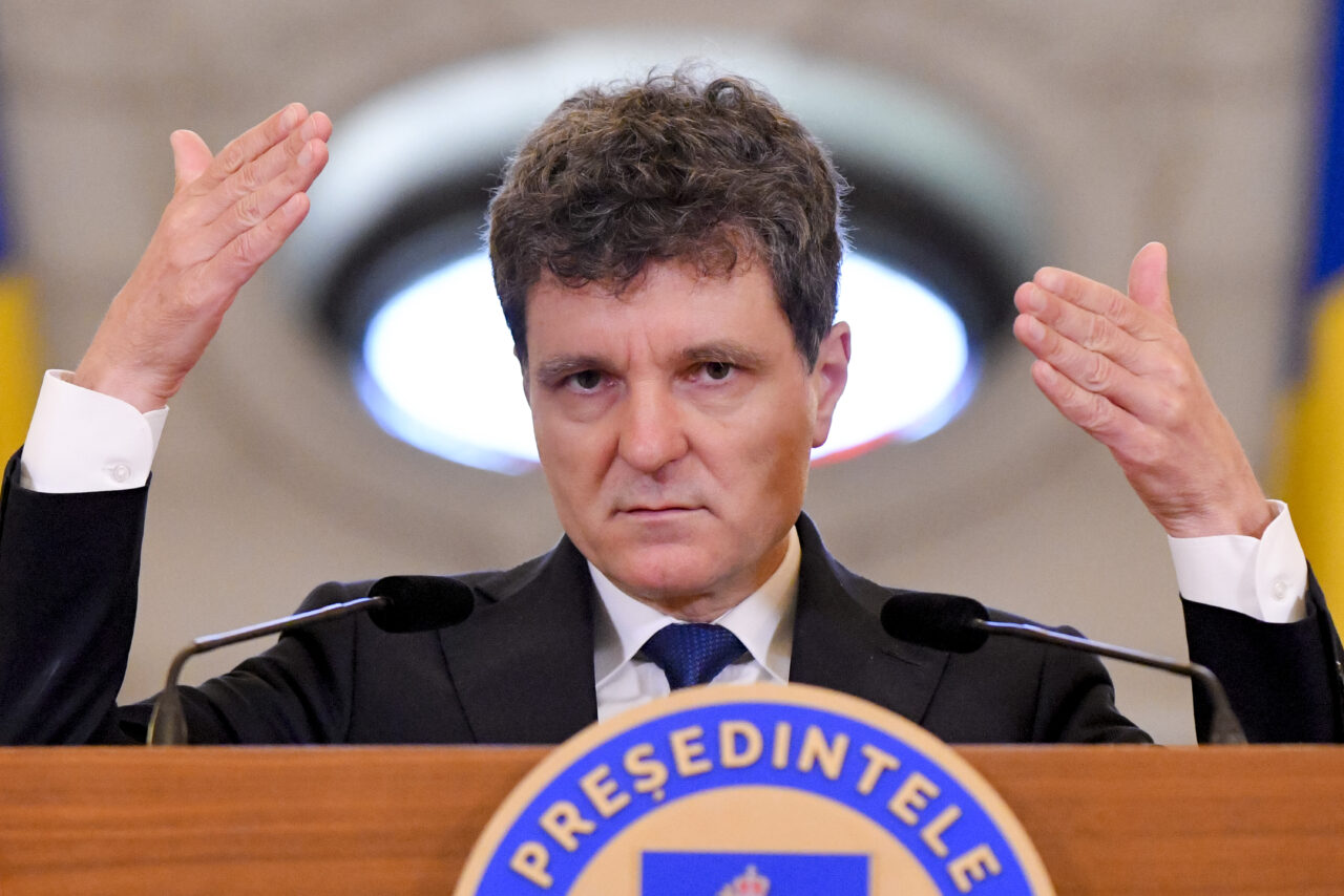 Nicuşor Dan afirmă că anticipate nu rezolvă criza politică; 40% dintre români sunt de altă părere