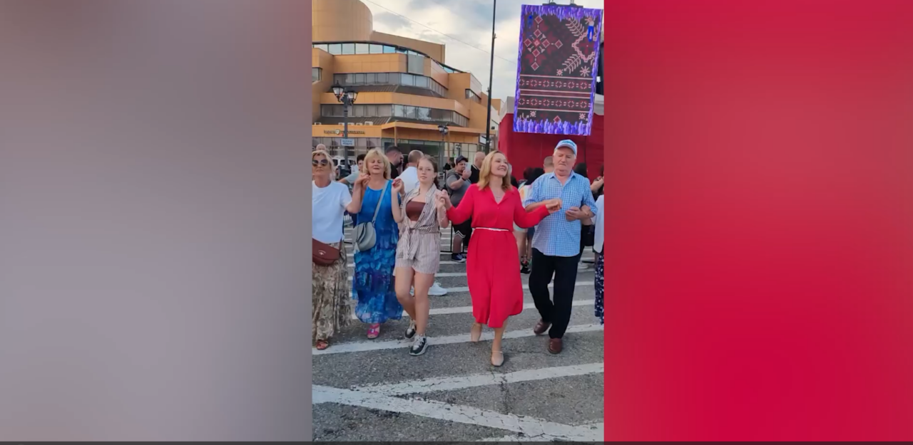 Elena Lasconi participă la horă la zilele orașului Câmpulung Muscel