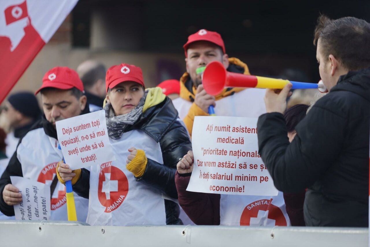Sanitas anunță obținerea suspendării proiectului legii salarizării în instanță