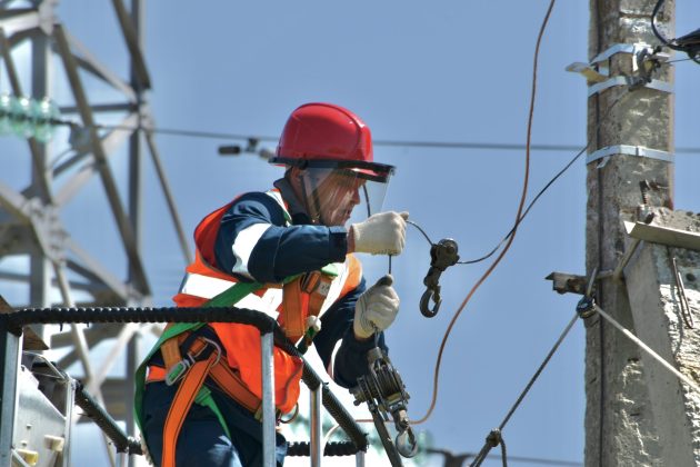 Românii au stat fără electricitate în medie patru ore în 2025