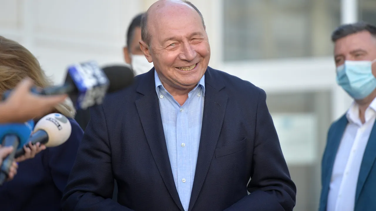 Traian Băsescu critică liderii politici pentru negocieri în secret cu AUR