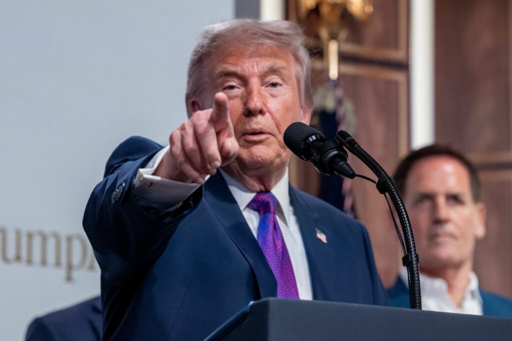 Trump afirmă că Iranul nu a suferit încă suficient, iar Washingtonul oscilează între atacuri și diplomație