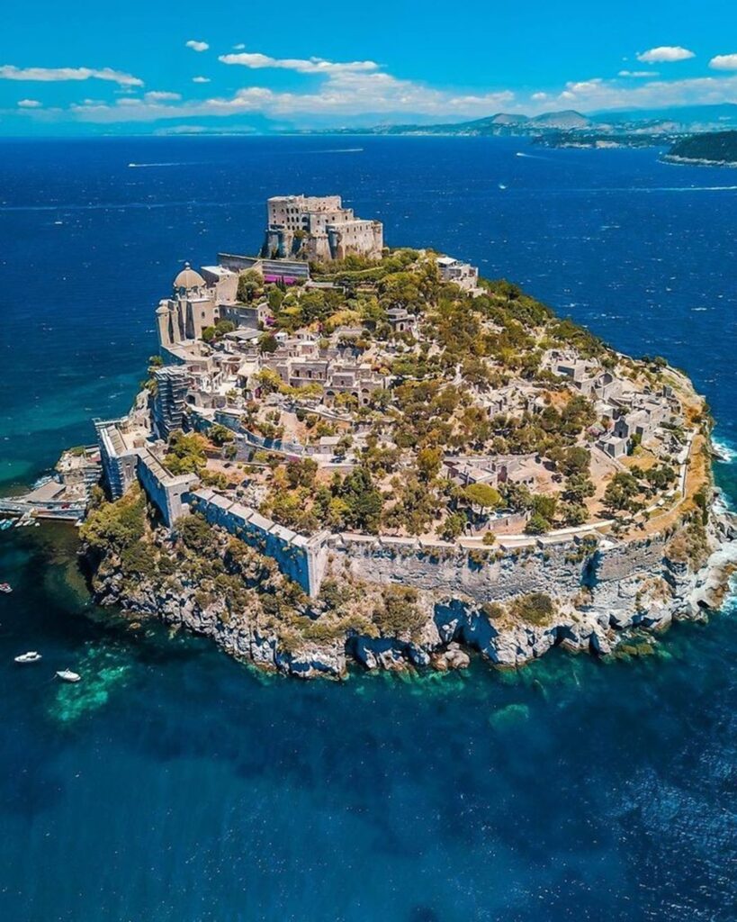 Insula spectaculoasă din Europa unde vacanțele sunt mai ieftine