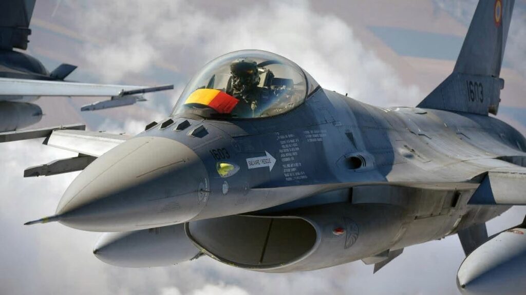 Pilot român a doborât două drone la manșa unui F-16 în 24 de ore