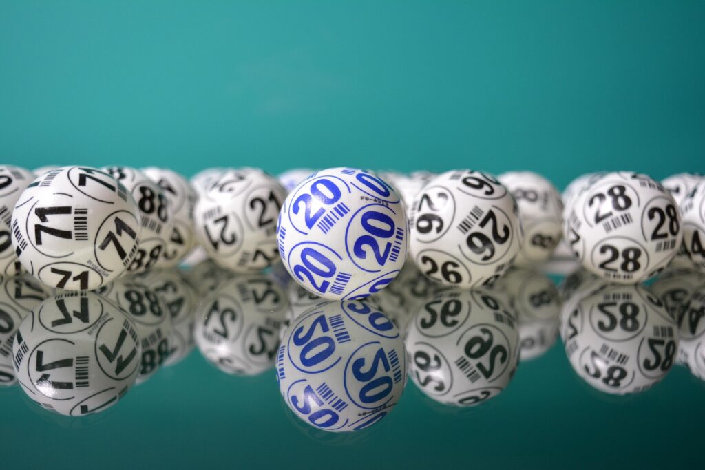 Loto 6/49: Premii de peste 8,6 milioane de euro la tragerile de duminică