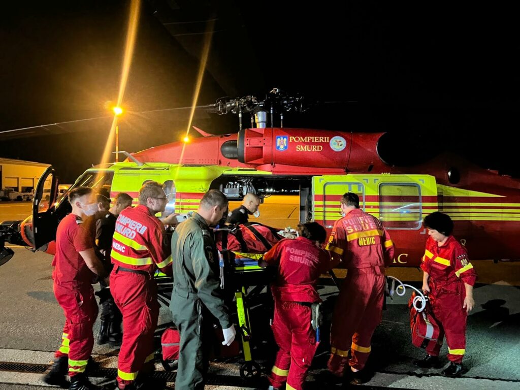 Tânăra de 18 ani, transferată cu elicopter Black Hawk, conectată la ECMO