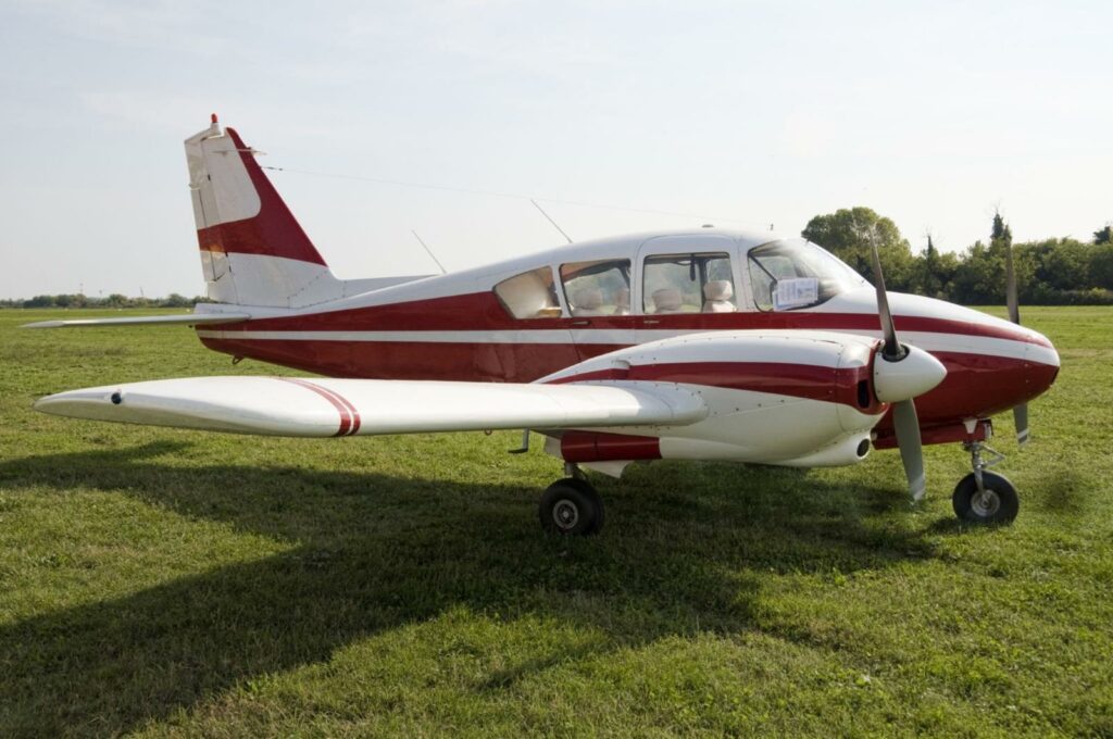 licitatie-uimitoare-in-spania:-un-avion-din-anii-50-este-scos-la-vanzare-pentru-doar-10-euro