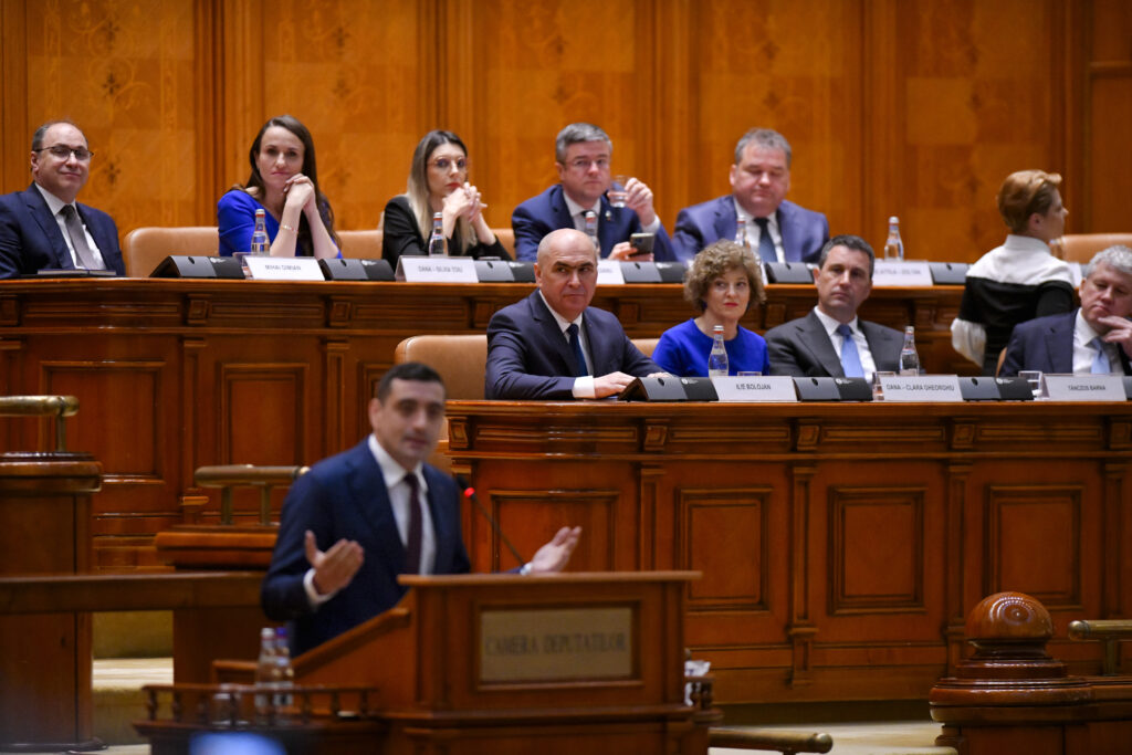 AUR conduce în sondajul CURS cu 34% în preferințe