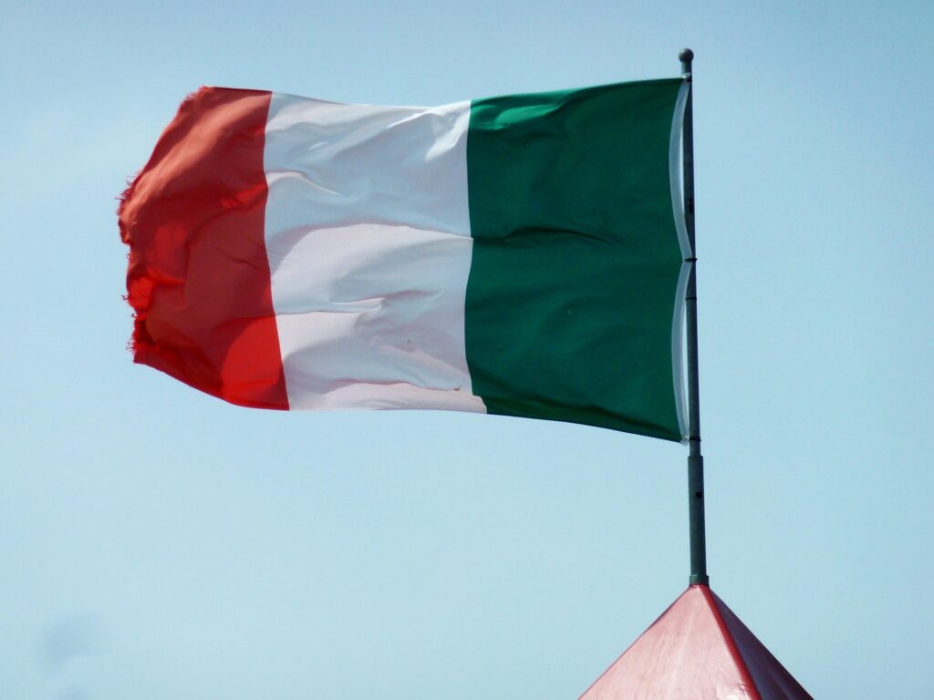 Italia: Peste 400 de persoane evacuate din Puglia din cauza unui incendiu
