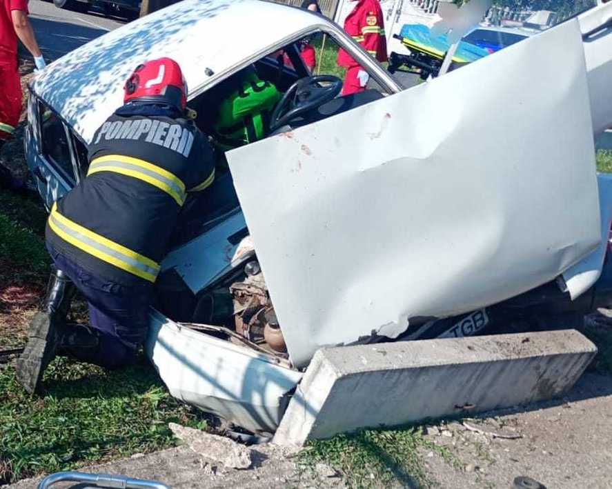 Accident grav în Argeș: un bărbat a murit, două persoane rănite