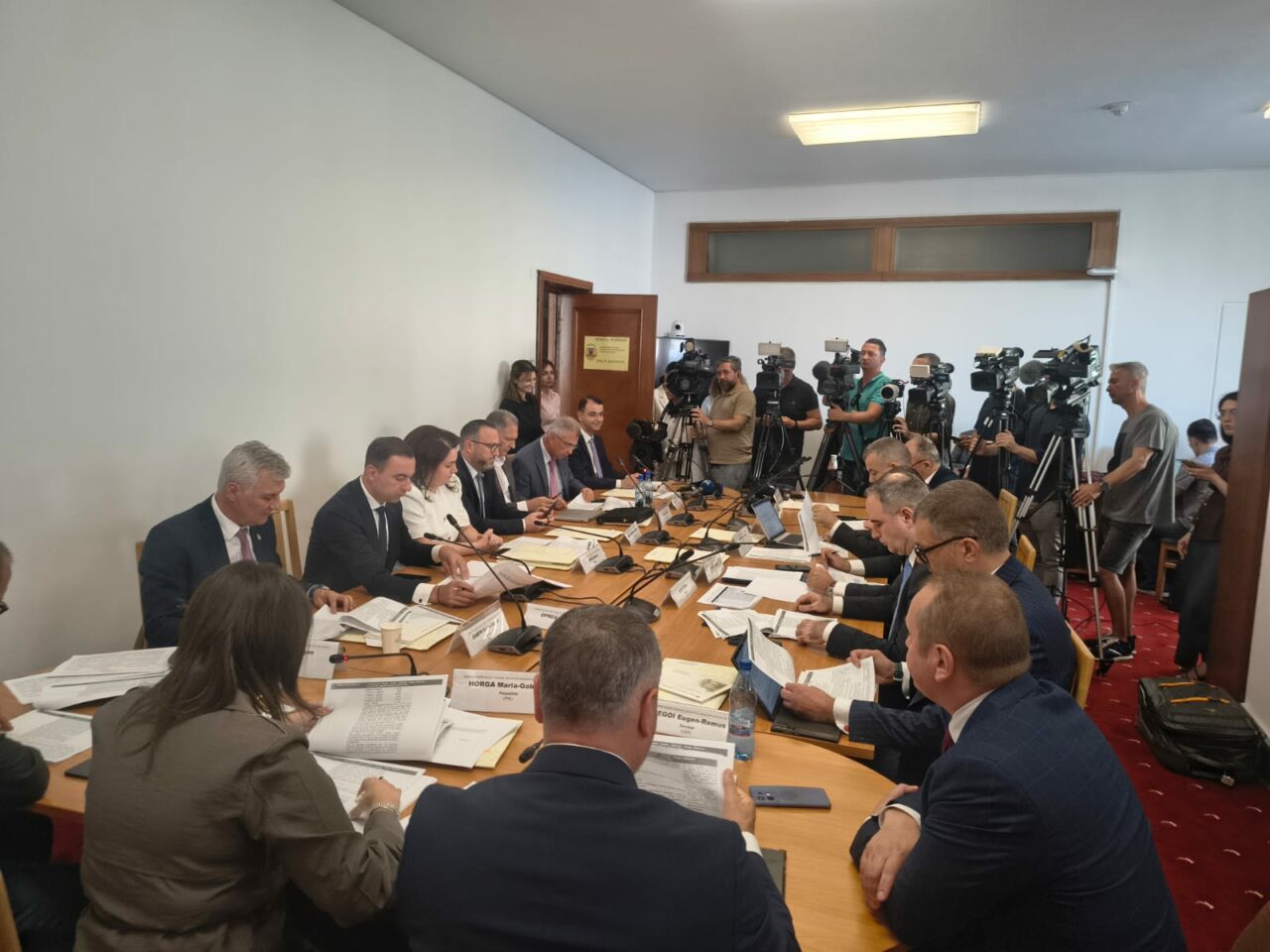 Deputații au aprobat în Comisia de Buget o acciză la carburanți de 5-25%